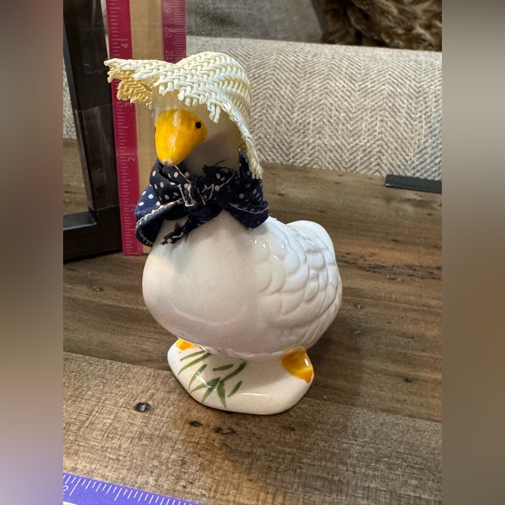 VINTAGE geese/goose/bird wearing bonnet home decor accent decorative object